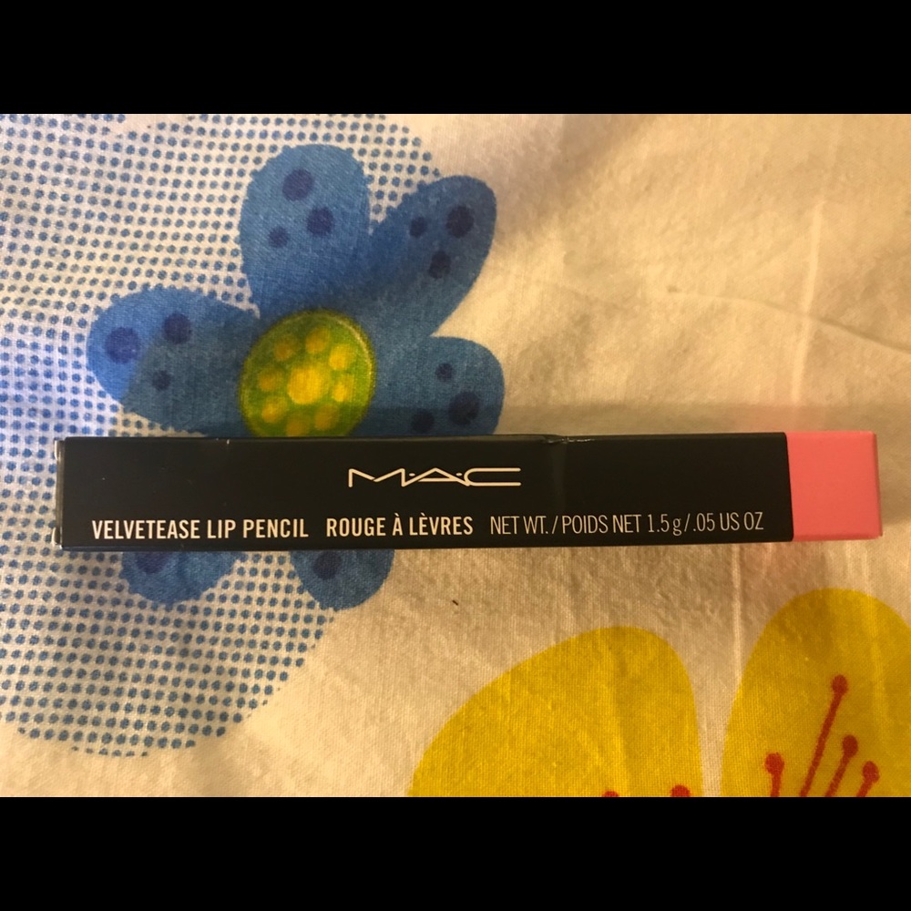 MAC 'Velvetease' Lip Pencil ( TEASE ME)
